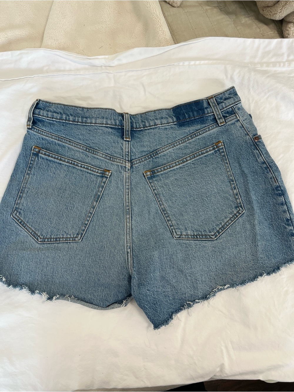 Abercrombie & Fitch High Rise 90s relaxed cutoff short- curve love - Picture 3 of 3